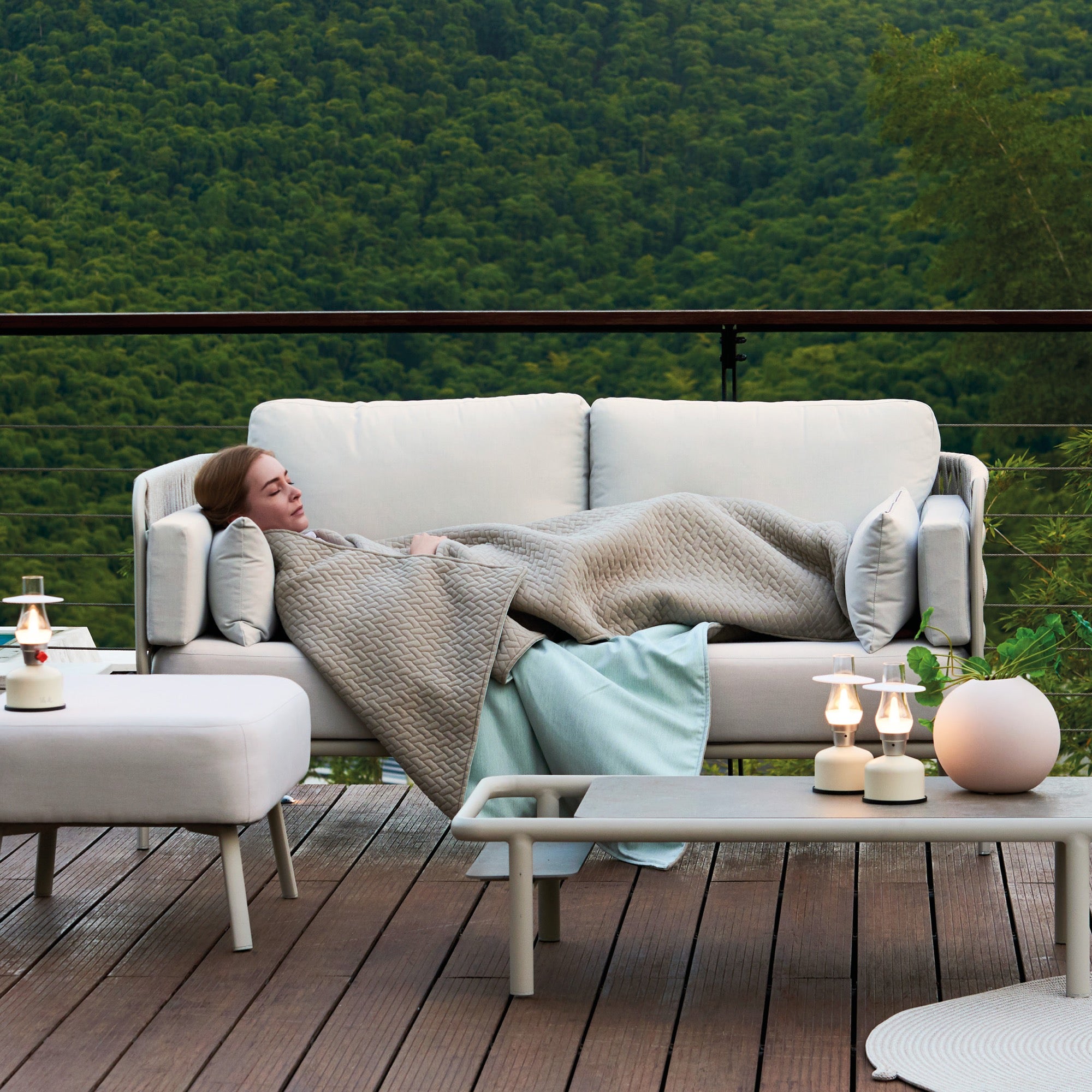 Gartencouchtisch LE05